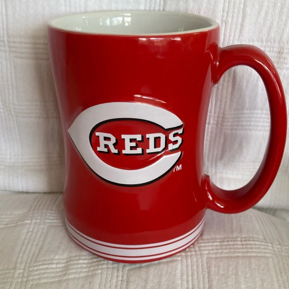 Cincinnati Reds mugs by Boelter Brands